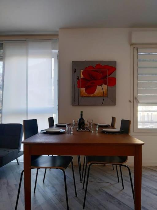 Superb Modern Apartment Clichy Luaran gambar