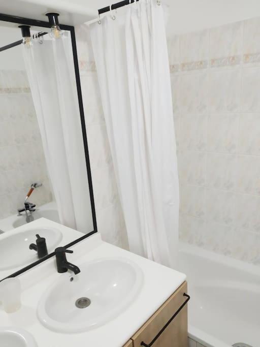 Superb Modern Apartment Clichy Luaran gambar