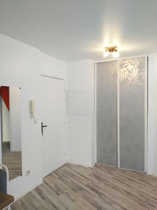 Superb Modern Apartment Clichy Luaran gambar