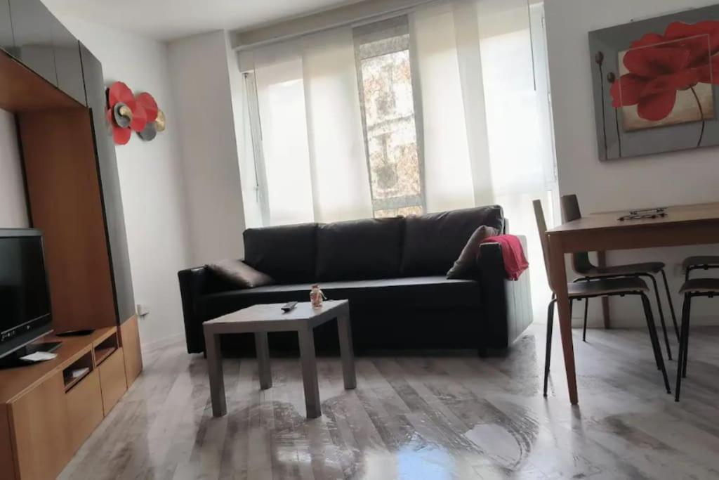 Superb Modern Apartment Clichy Luaran gambar