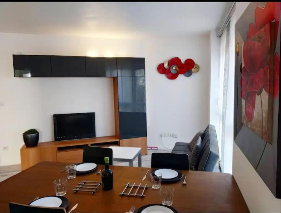 Superb Modern Apartment Clichy Luaran gambar
